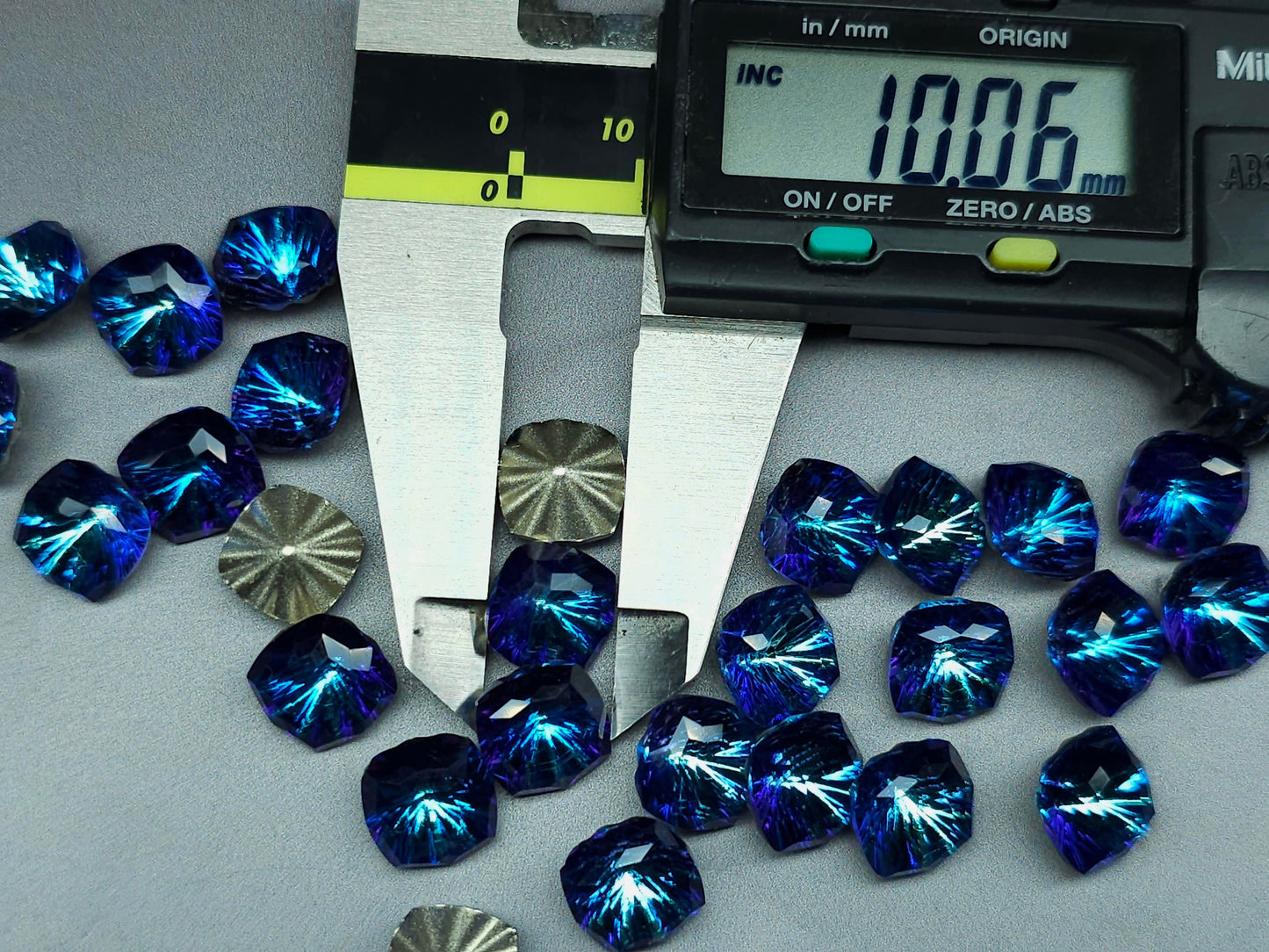 Glass crystal - square - 10 mm - Starburst solid blue galaxy