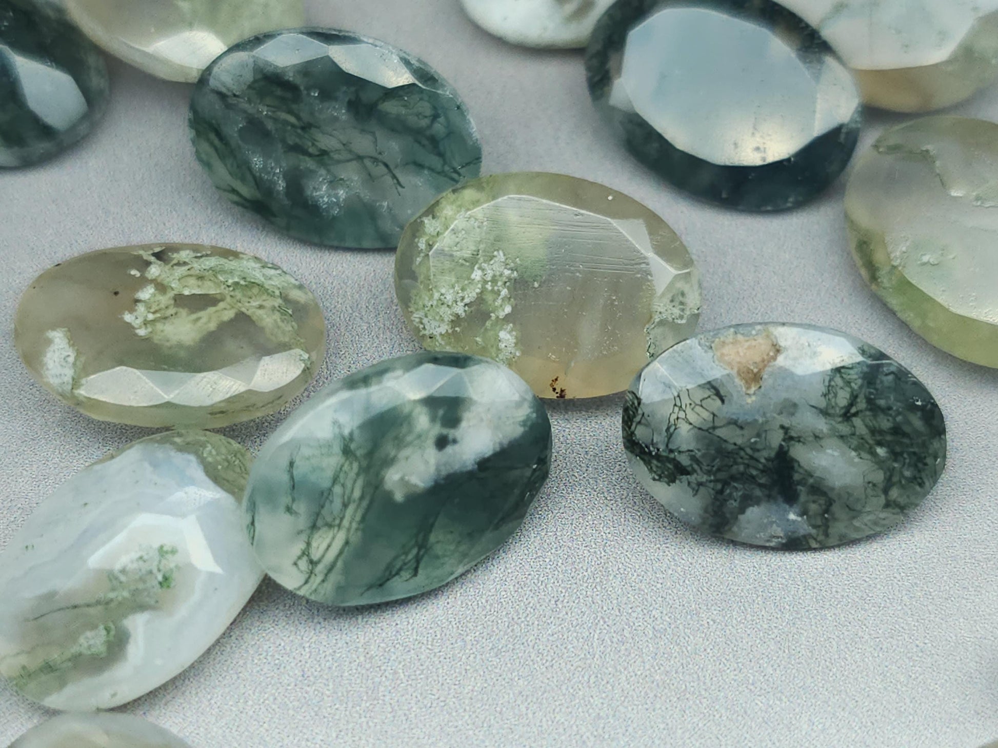 Moss agate - loose gemstone - various sizes - oval faceted