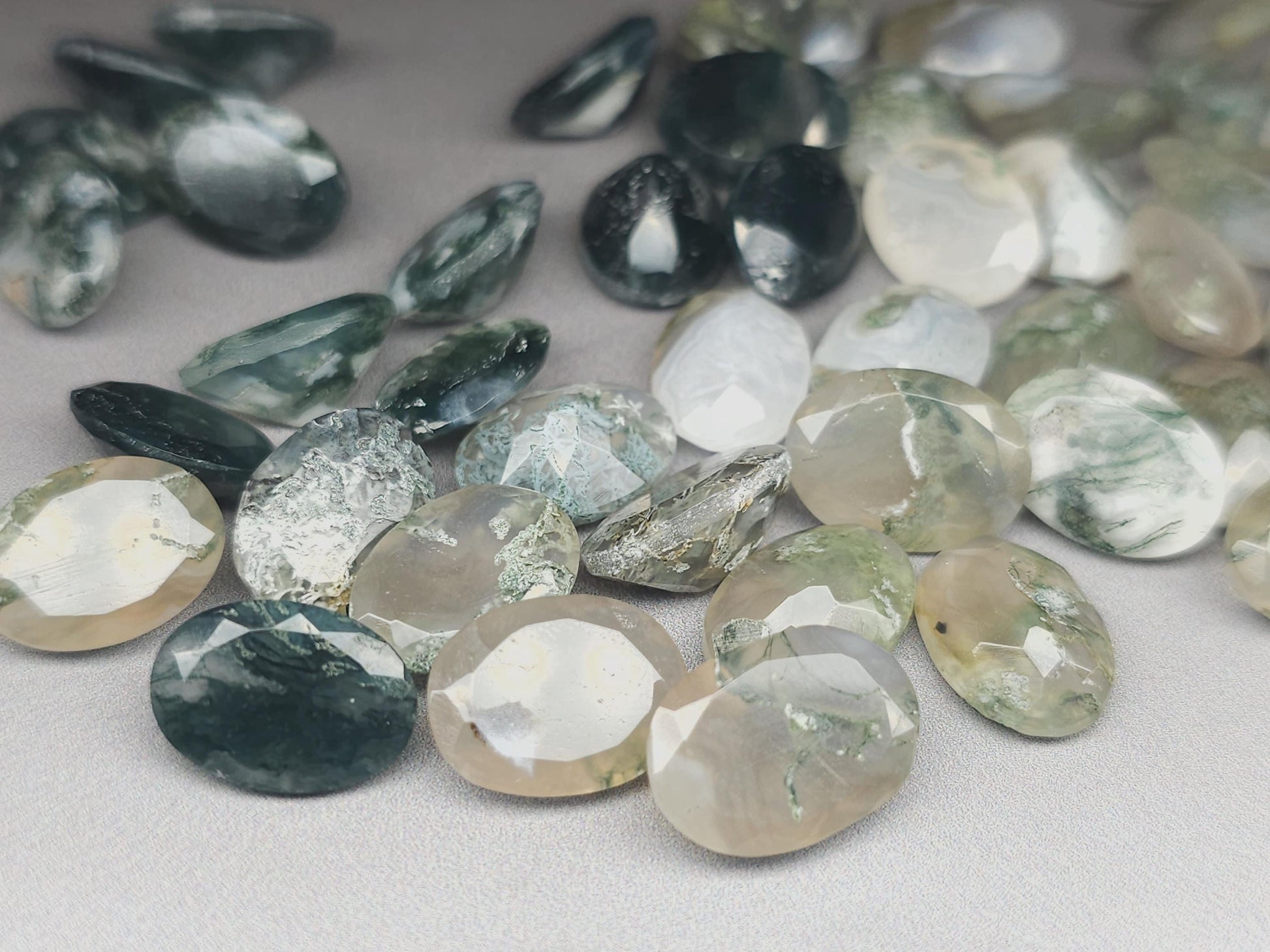 Moss agate - loose gemstone - various sizes - oval faceted