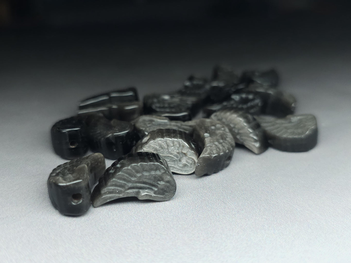 Silver obsidian wing carving - 19 mm