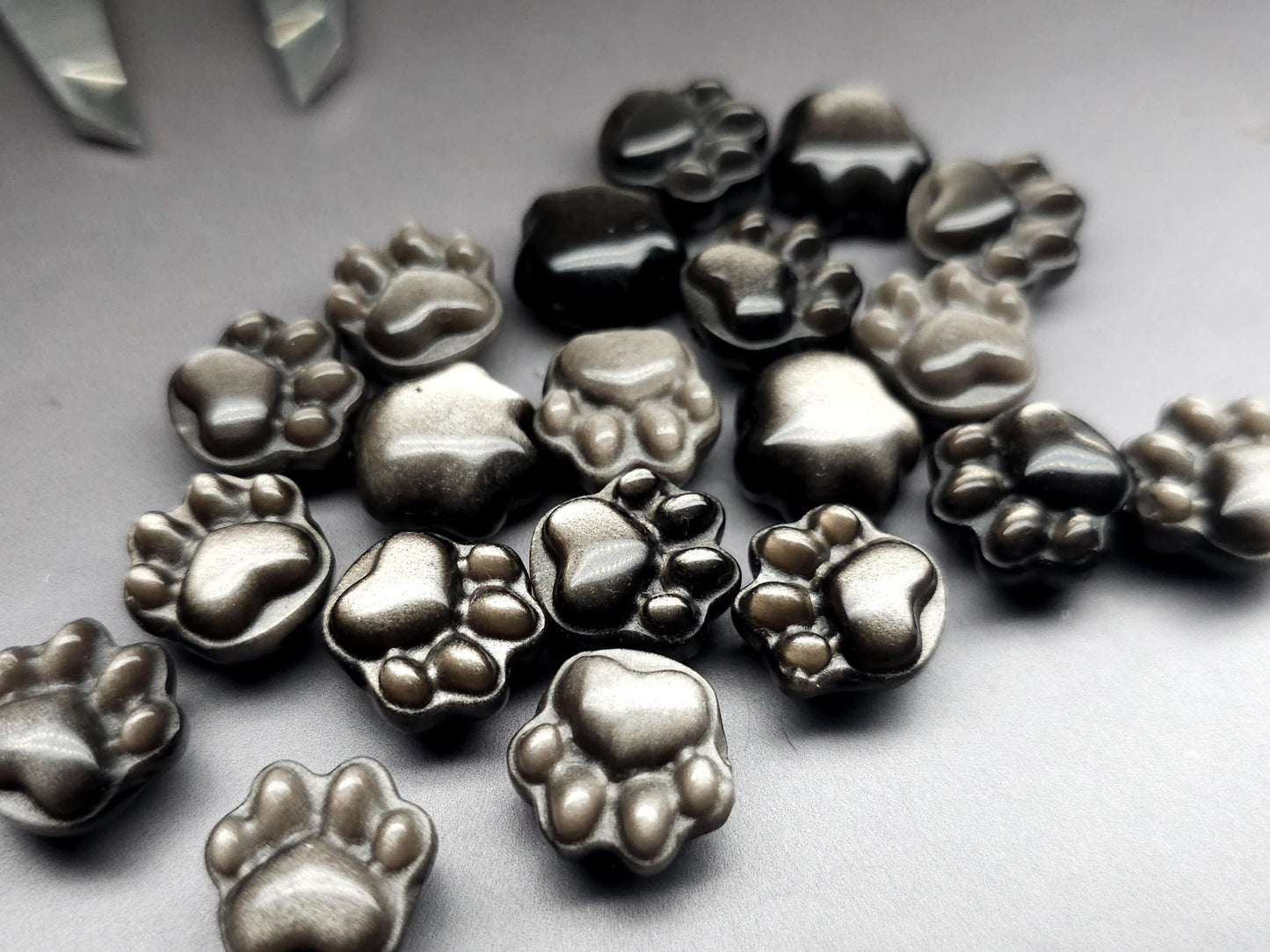 Silver obsidian paw carving - 16 mm