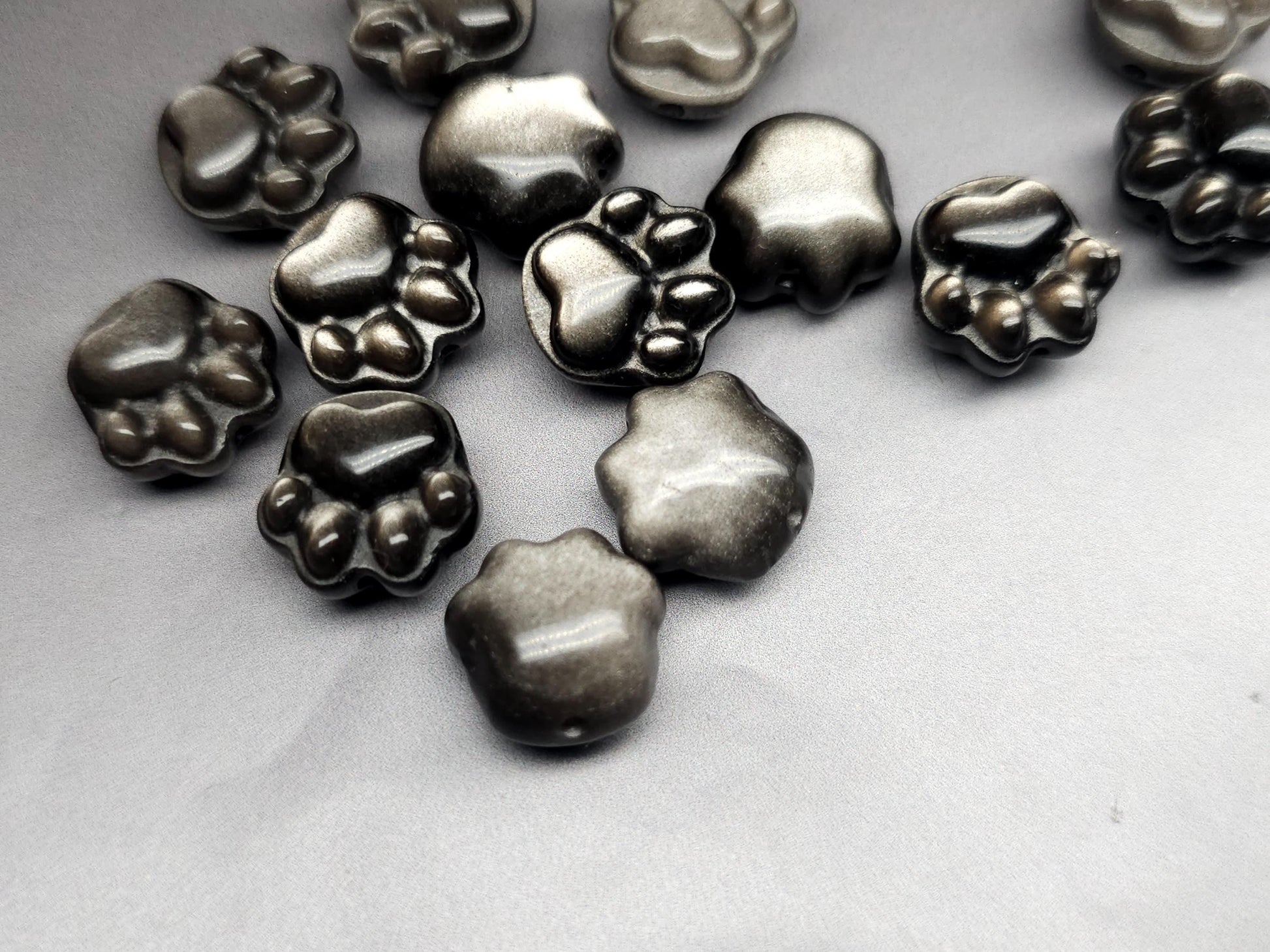 Silver obsidian paw carving - 16 mm