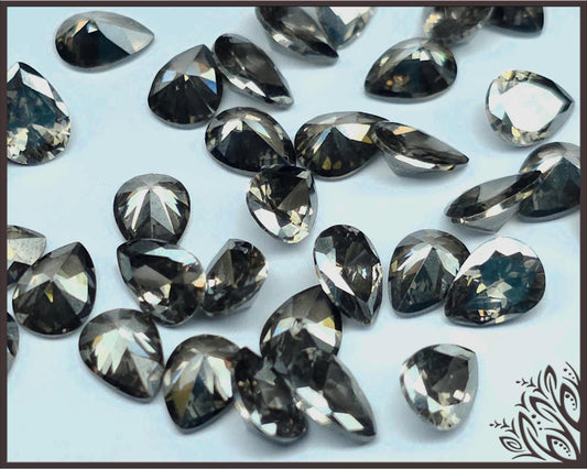 Cubic zirconia - black - 8 mm - pear facet cut