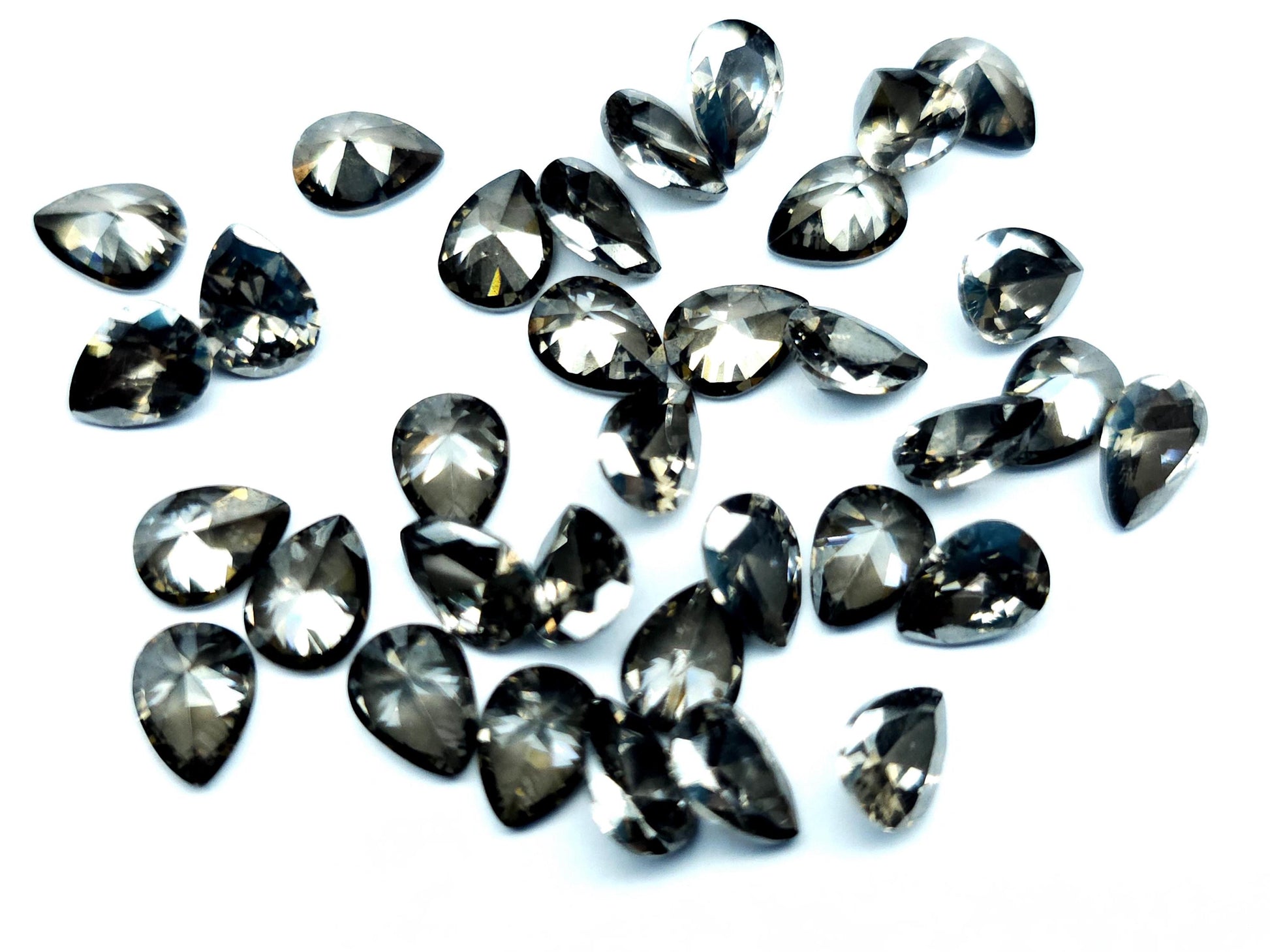 Cubic zirconia - black - 8 mm - pear facet cut