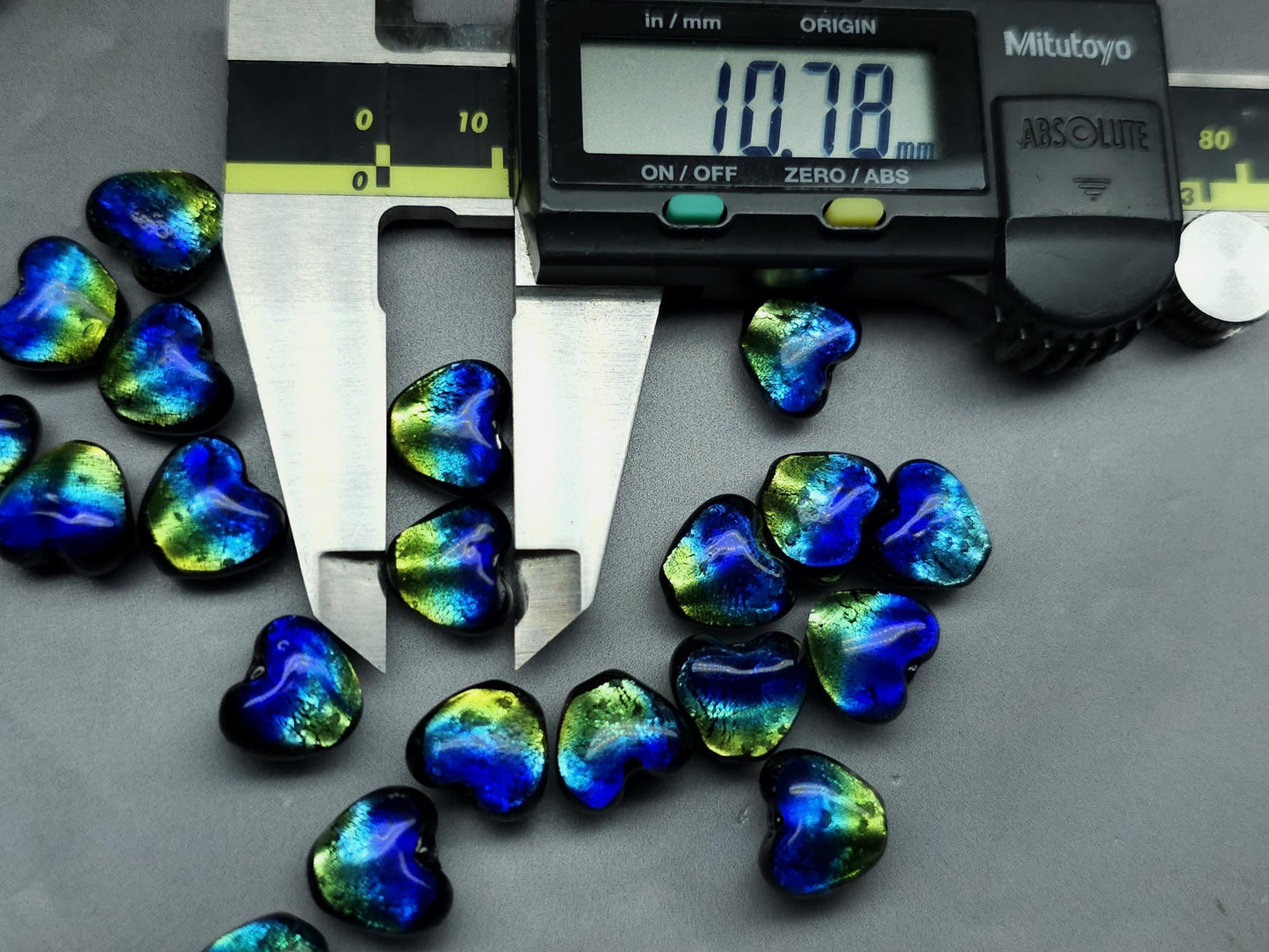 Foil glass heart - 12 mm - Fluorescent glow in the dark