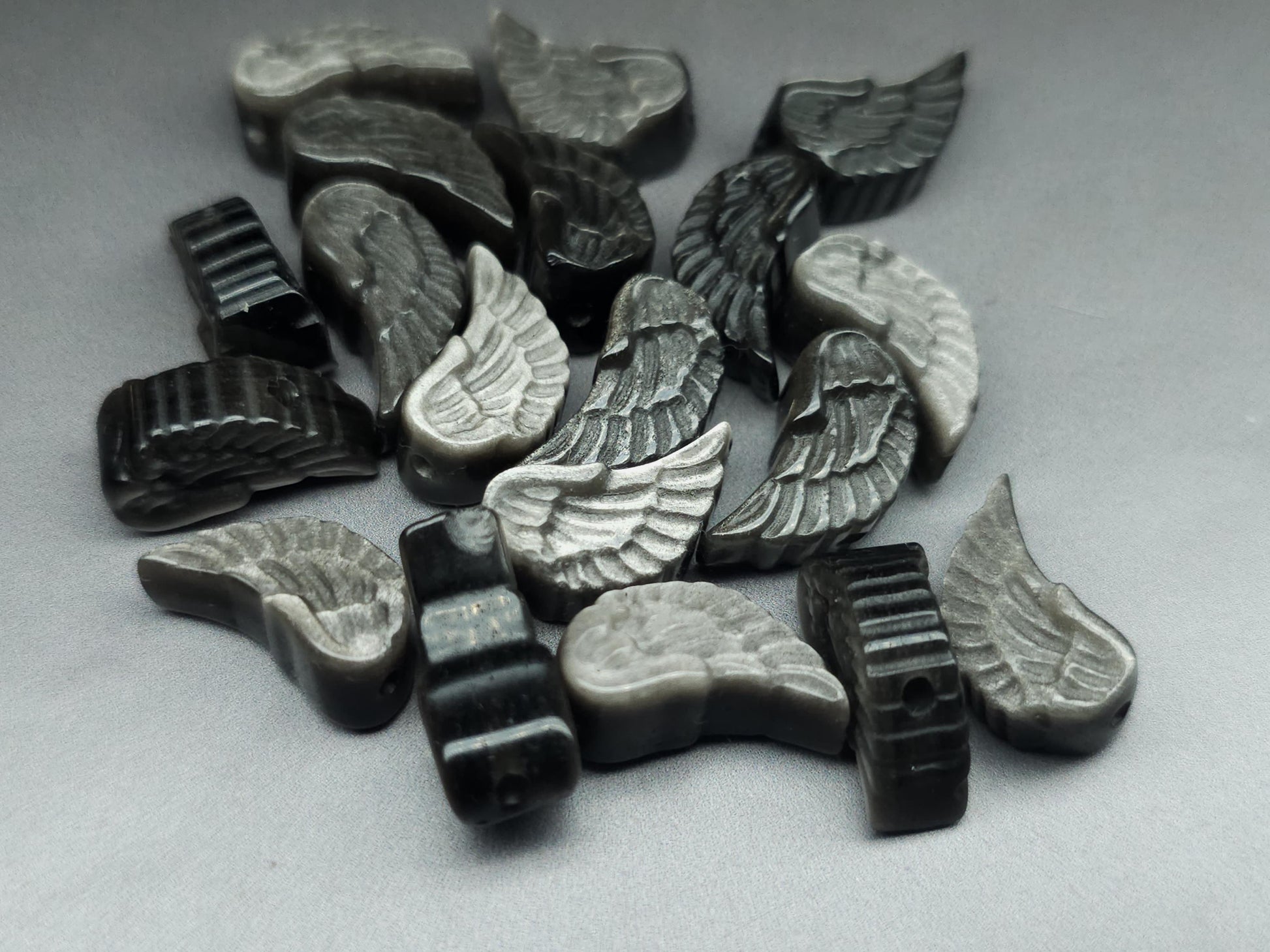 Silver obsidian wing carving - 19 mm