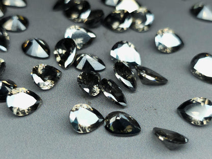 Cubic zirconia - black - 8 mm - pear facet cut