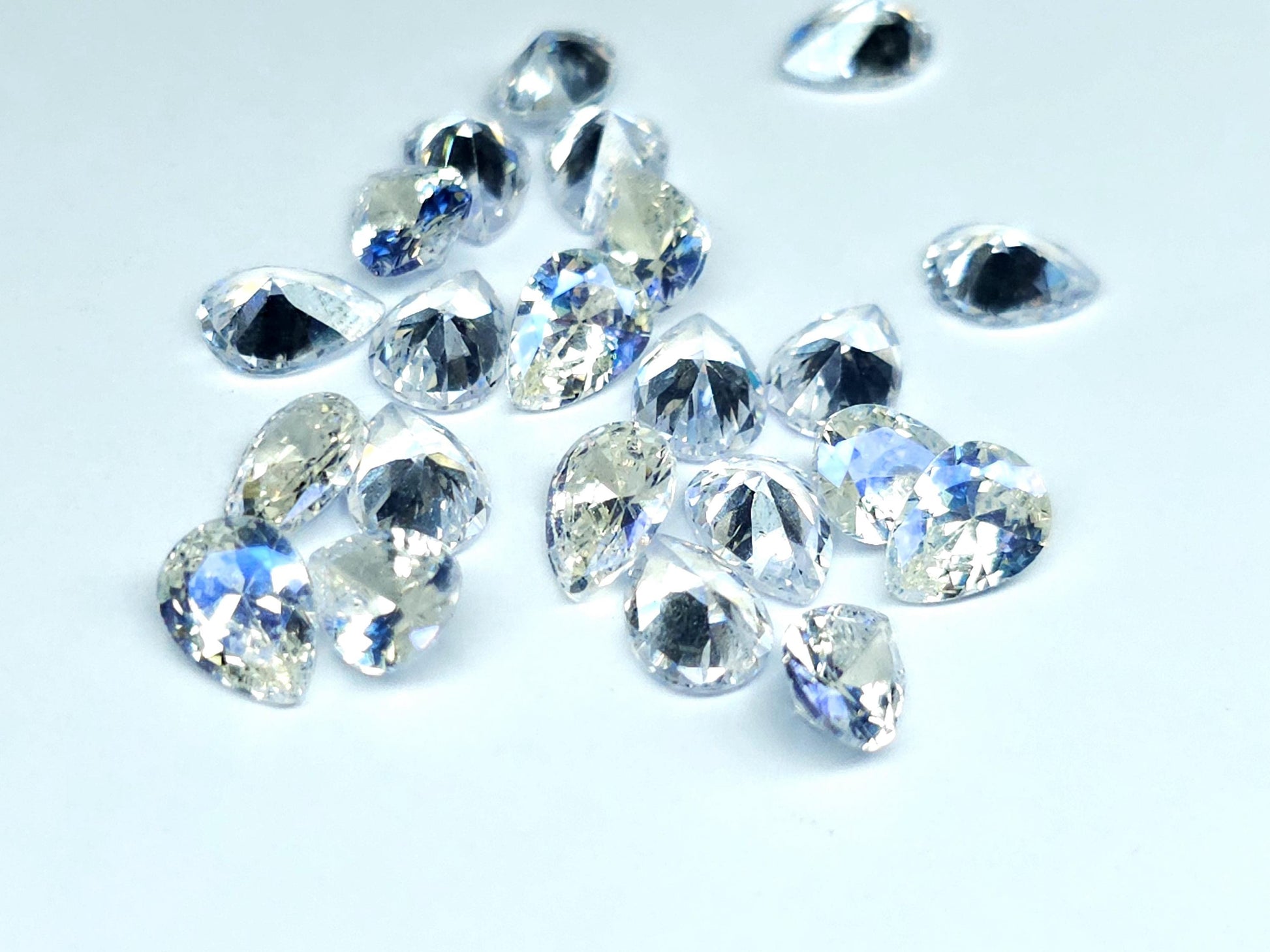 Cubic zirconia - Moonstone - 8 mm - pear facet cut