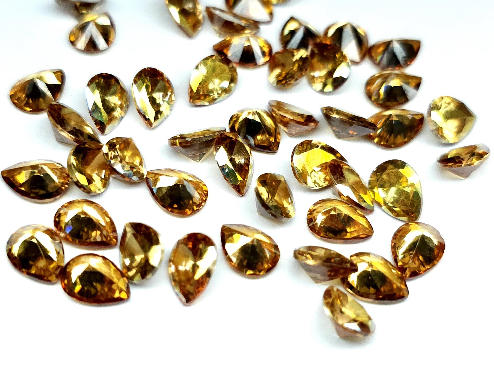 Cubic zirconia - Mystic gold - 8 mm - pear facet cut