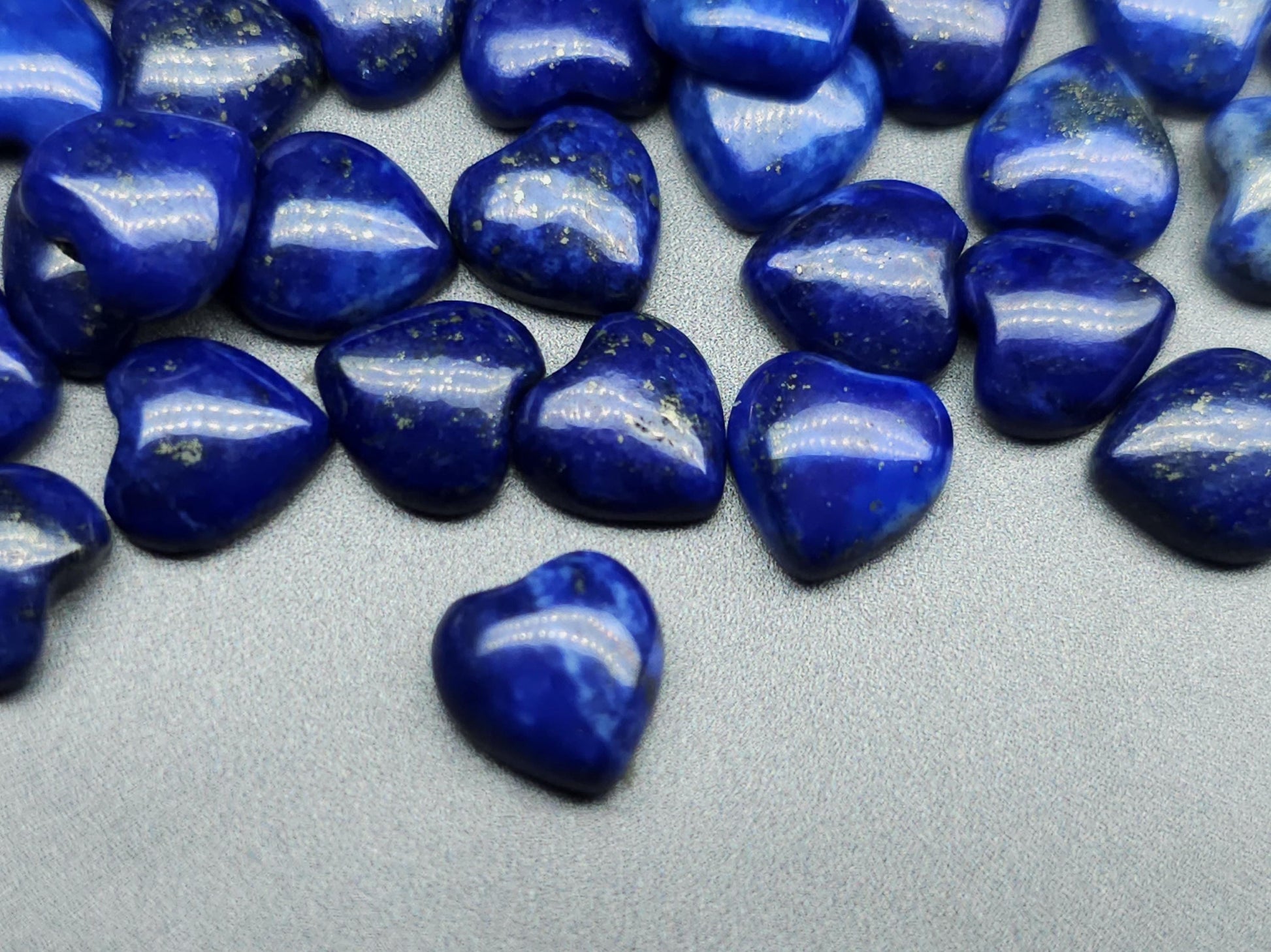 Blue Lapis lazuli heart - flat back cab - 8 mm