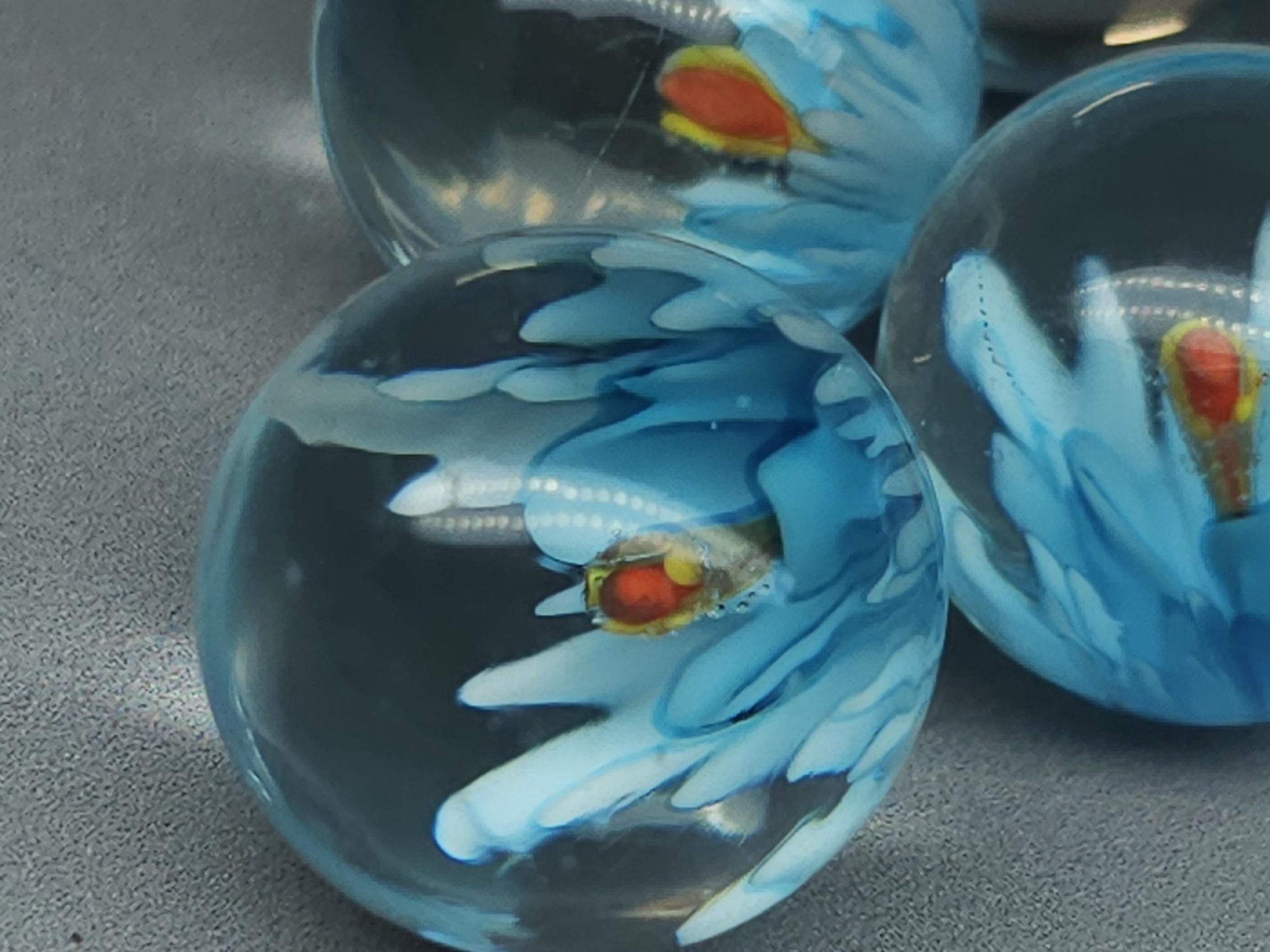 3D Lampwork flower sphere/orb - blue - 16 mm