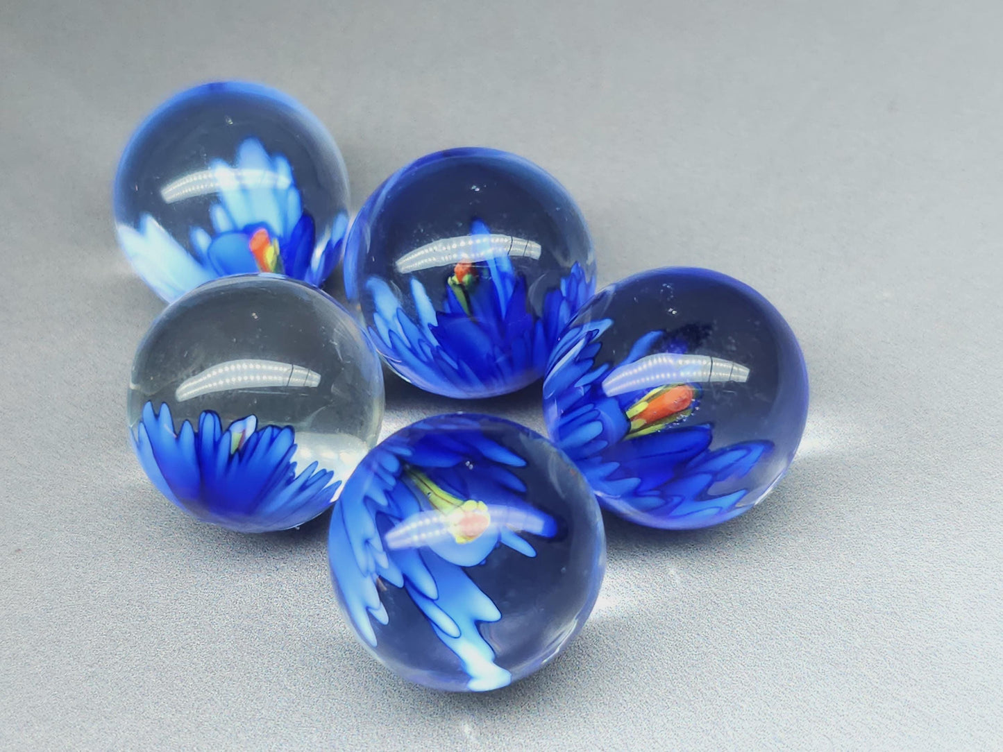 3D Lampwork flower sphere/orb - blue - 16 mm