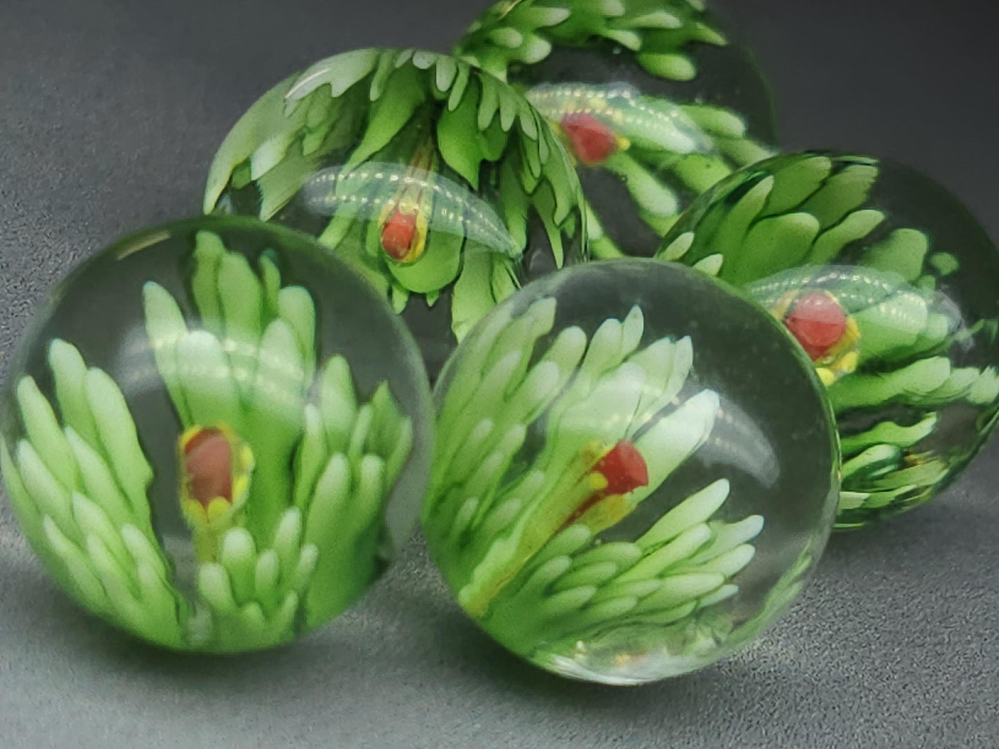 3D Lampwork flower sphere/orb - green - 16 mm