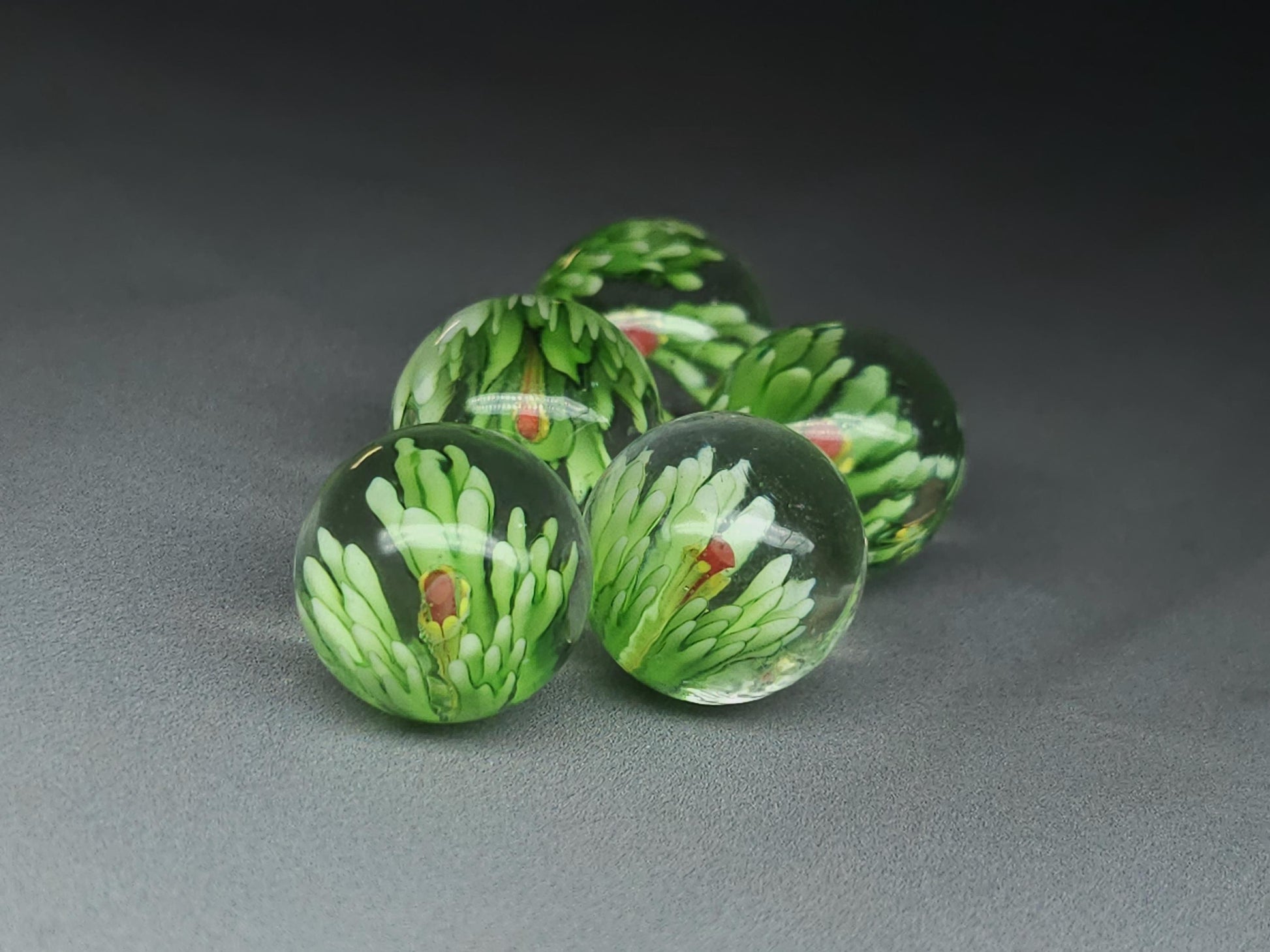 3D Lampwork flower sphere/orb - green - 16 mm