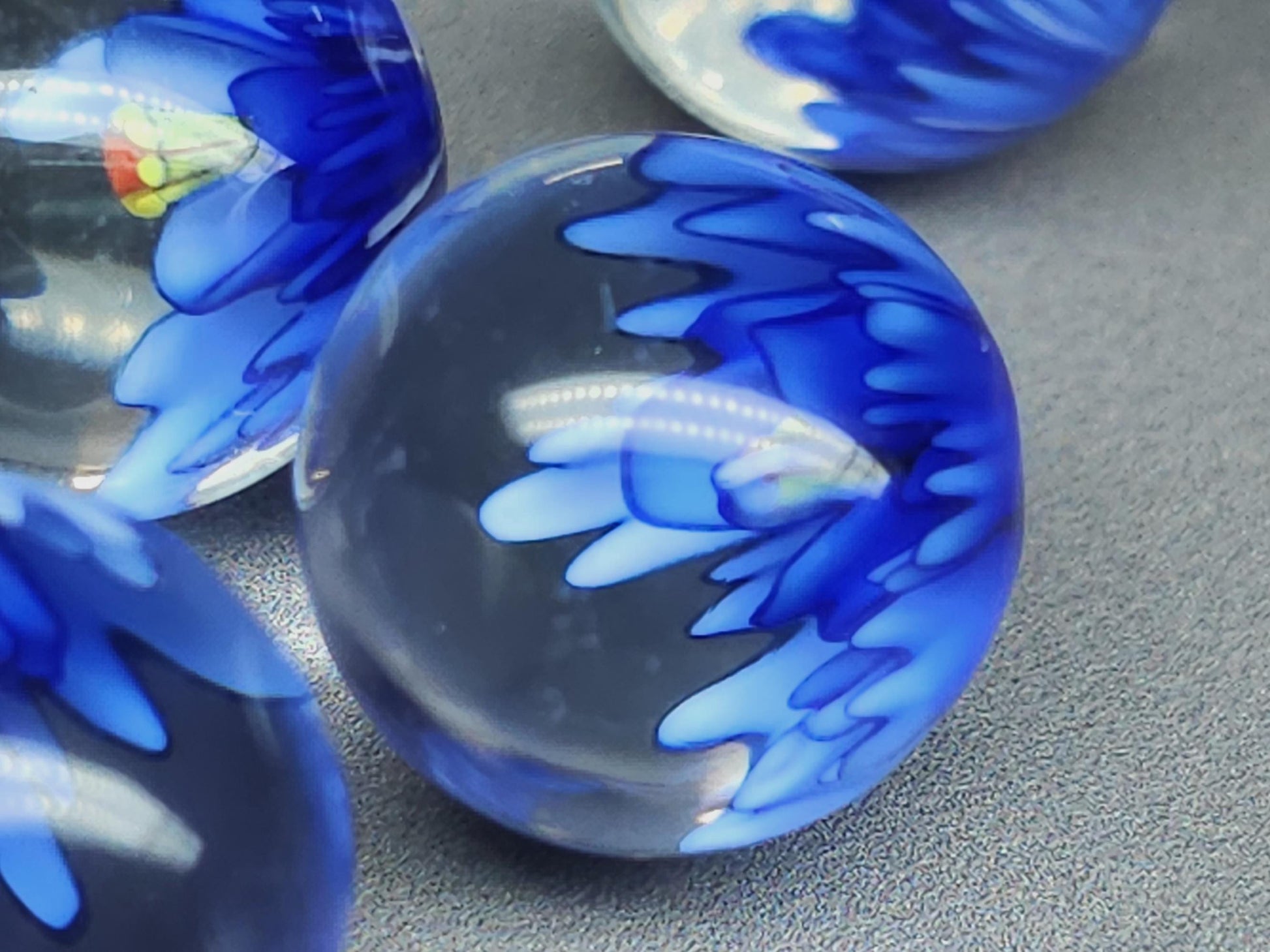 3D Lampwork flower sphere/orb - blue - 16 mm