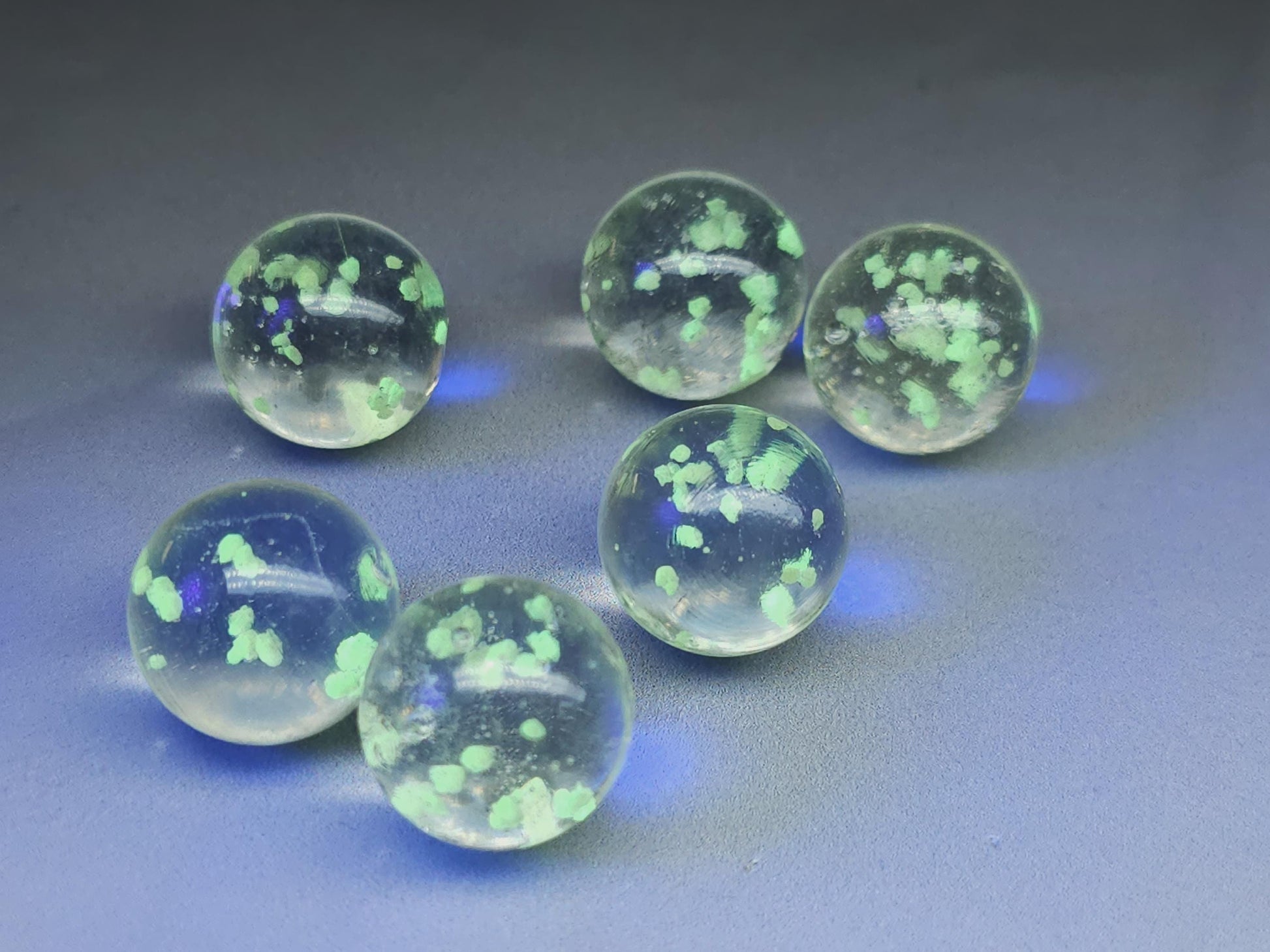 Phosphorescent lampwork sphere/orb - 16 mm