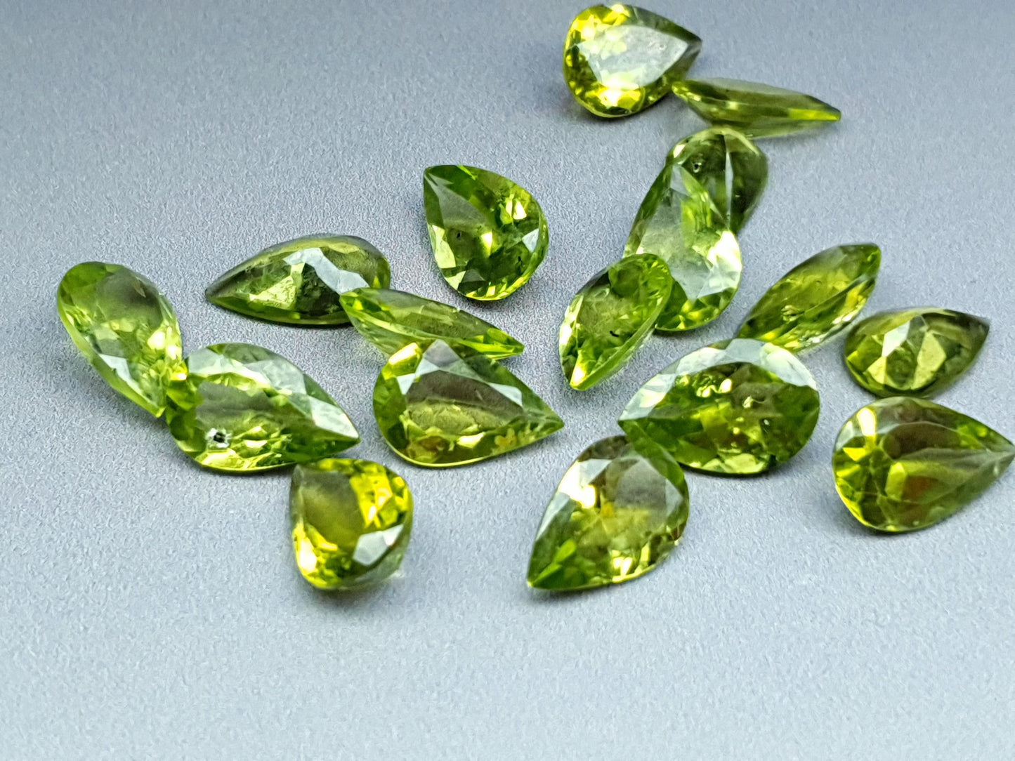 Peridot facted gemstone - pear - 10 - 12 mm