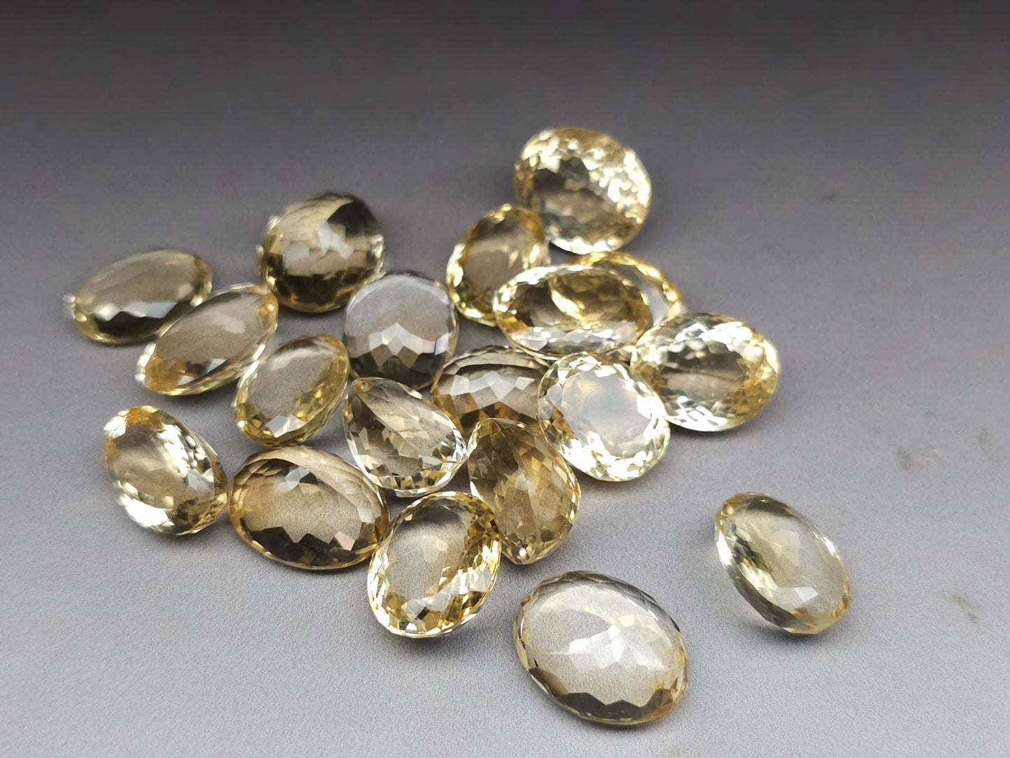 Citrine facted gemstone - oval - 16-17 mm