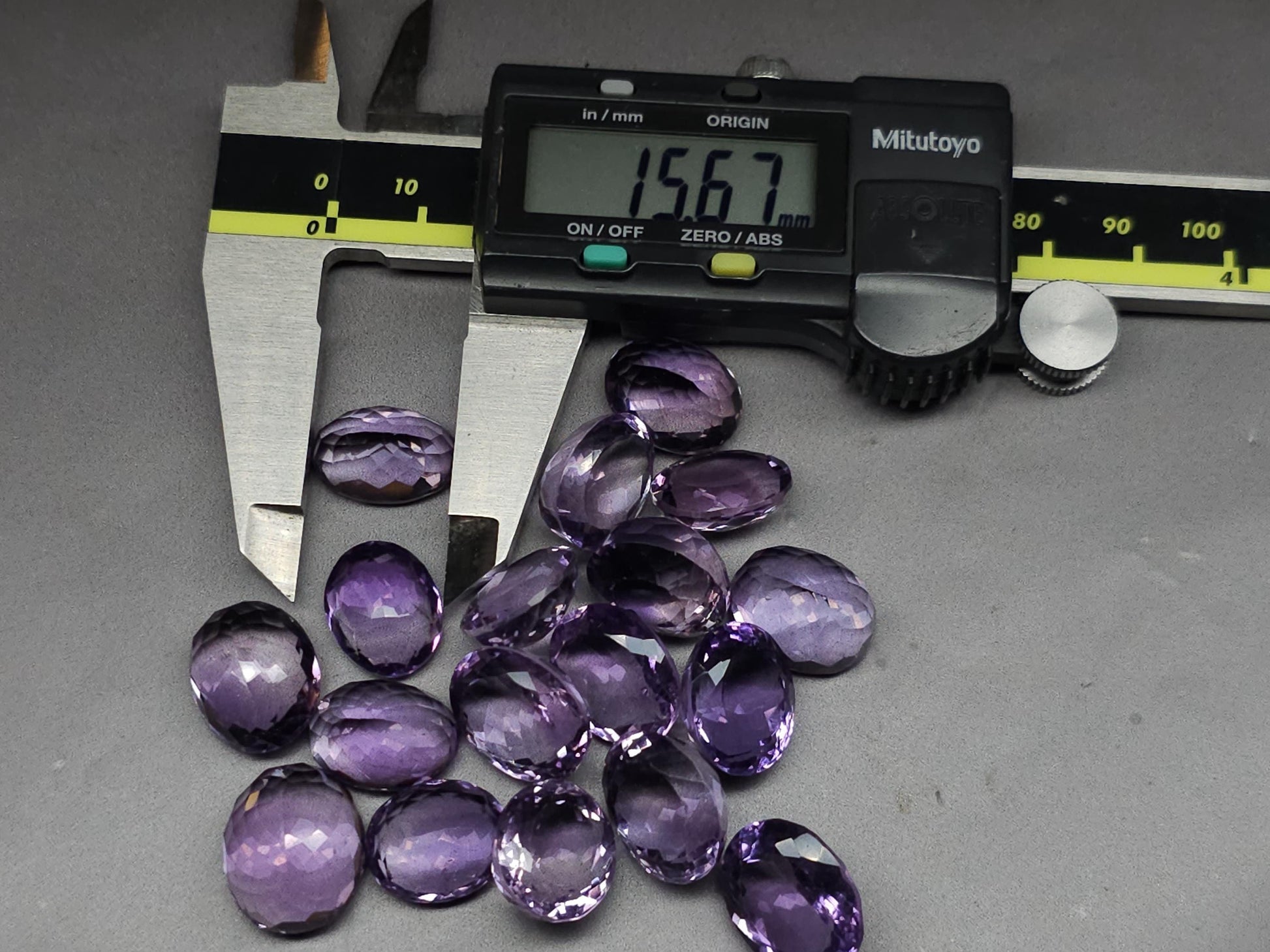 Amethyst facted gemstone - oval - 16-17 mm