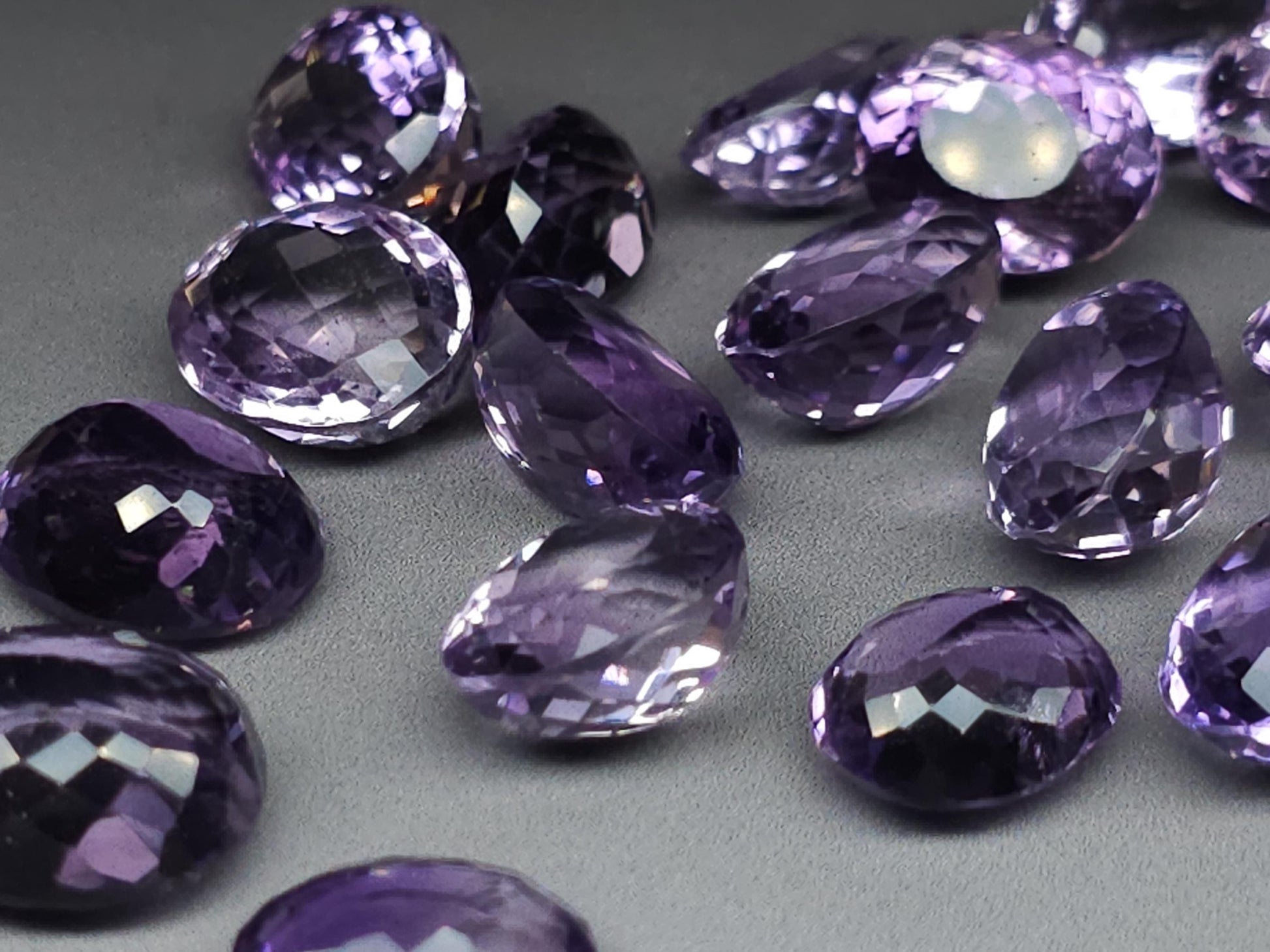 Amethyst facted gemstone - oval - 16-17 mm