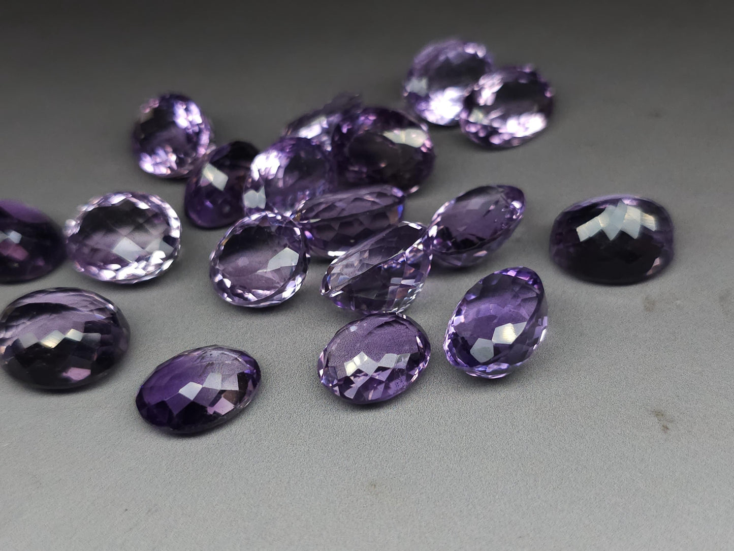 Amethyst facted gemstone - oval - 16-17 mm