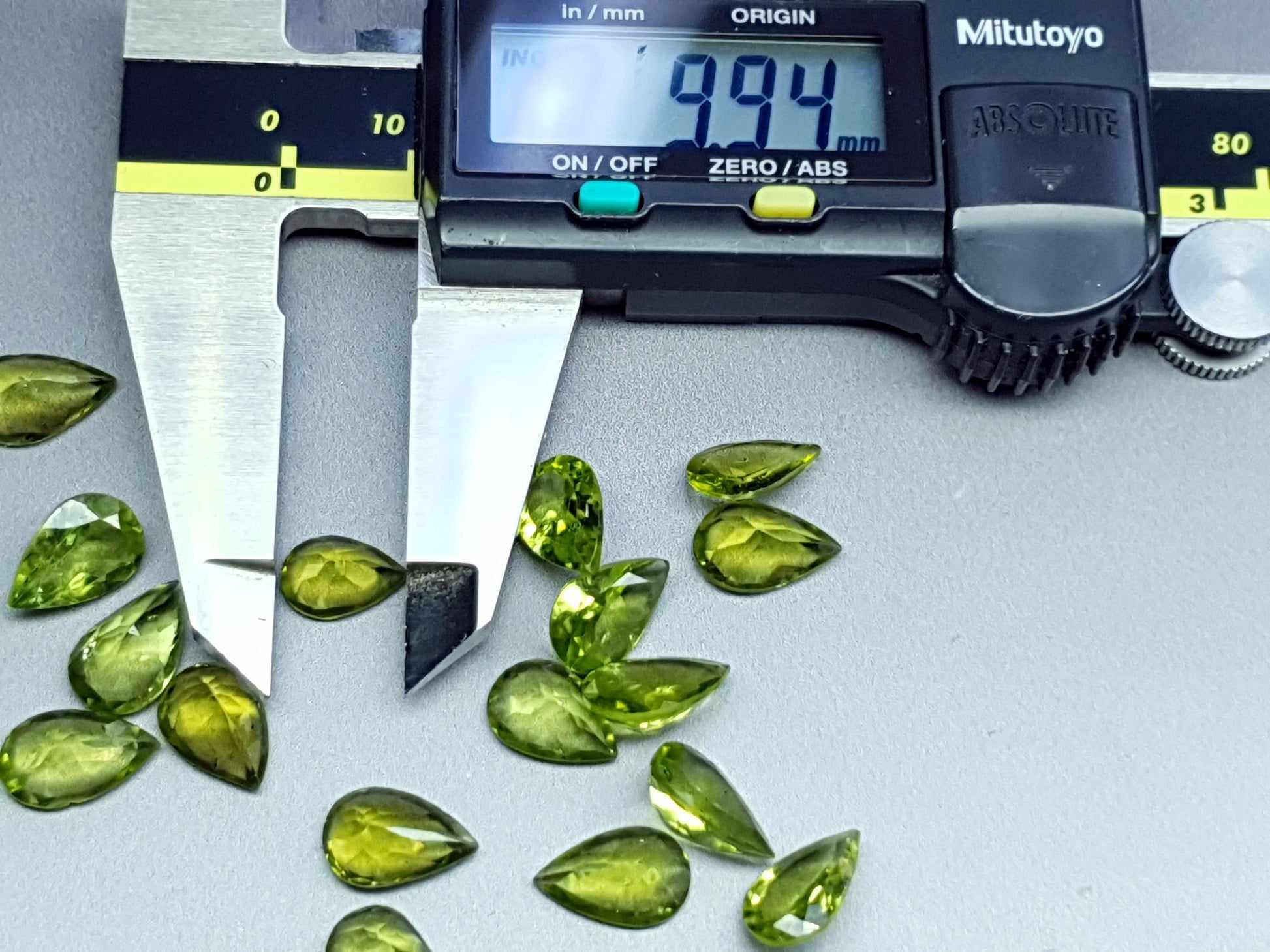 Peridot facted gemstone - pear - 10 - 12 mm