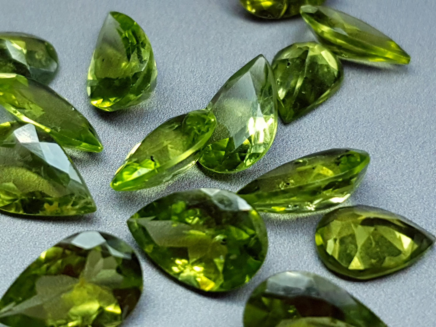 Peridot facted gemstone - pear - 10 - 12 mm