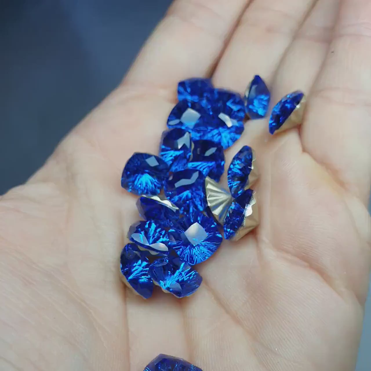 Glass crystal - square - 10 mm - solid blue starburst