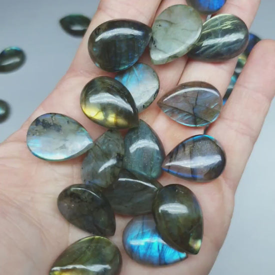 Labradorite cabochon - pear - 22 mm