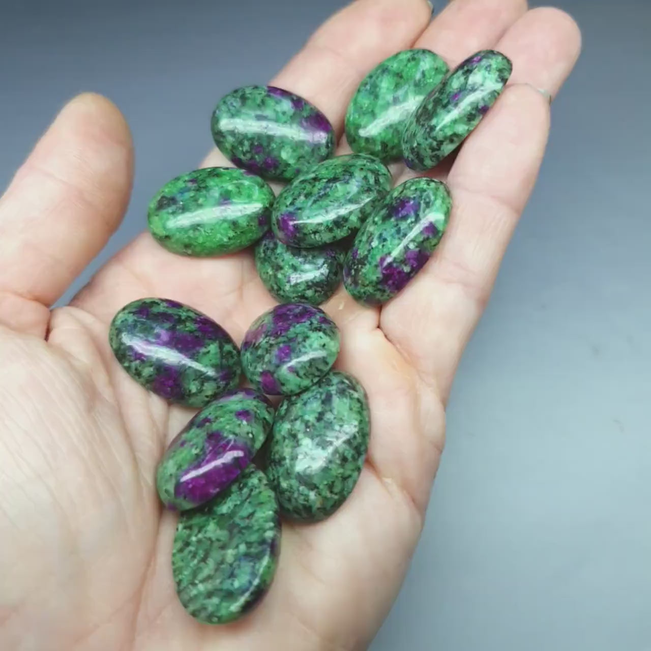 Ruby zoisite cabochon - pear - 25 mm