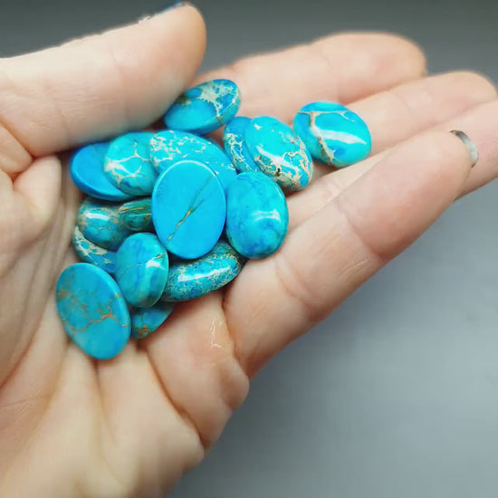 Turquoise regalite cabochon - oval - 18 mm