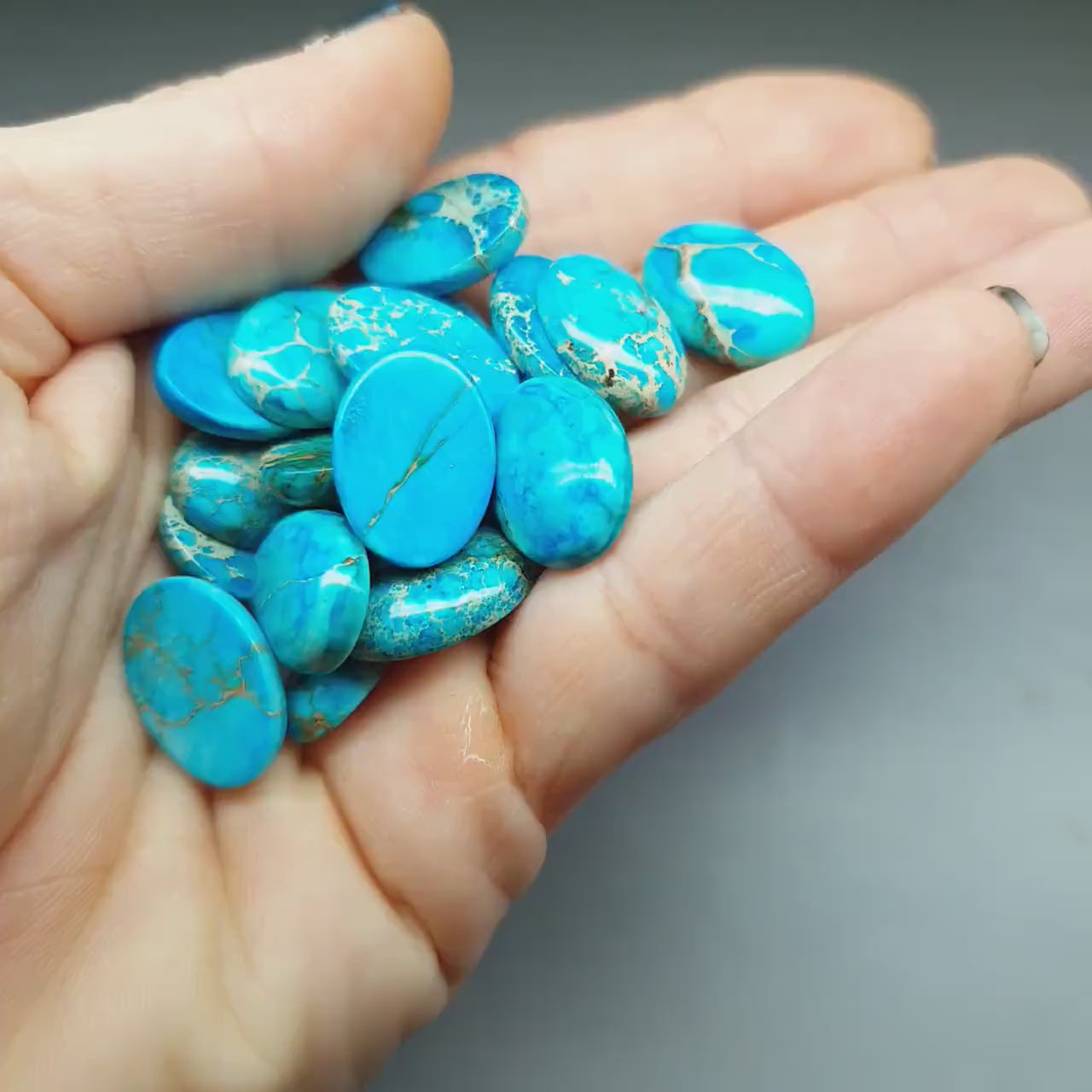 Turquoise regalite cabochon - oval - 18 mm