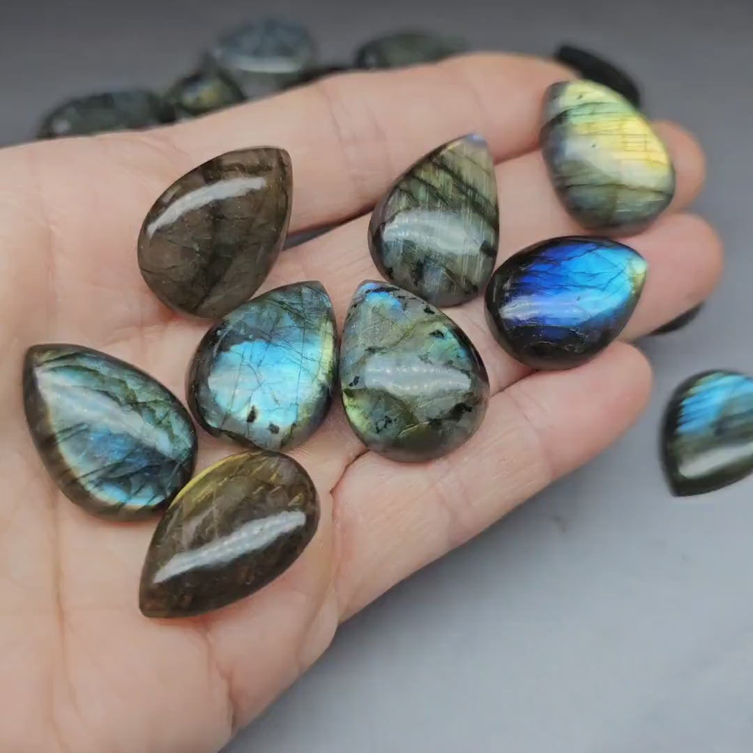 Labradorite cabochon - pear - 25 mm