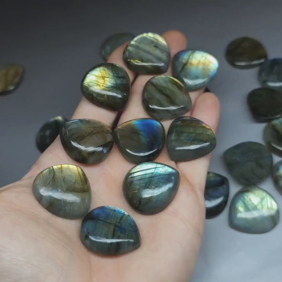 Labradorite cabochon - squat pear - 25 mm