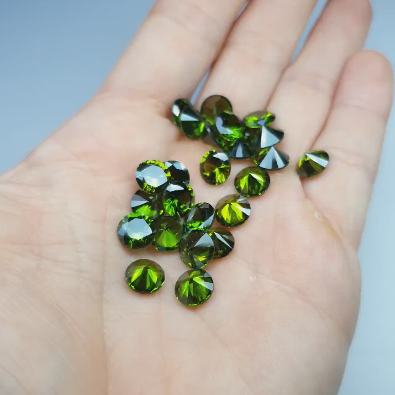 Cubic zirconia - Olive - 8 mm - round faceted cut