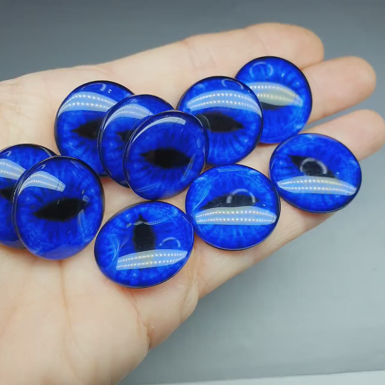 Dragon eye cabochon - 25 mm - sapphire blue