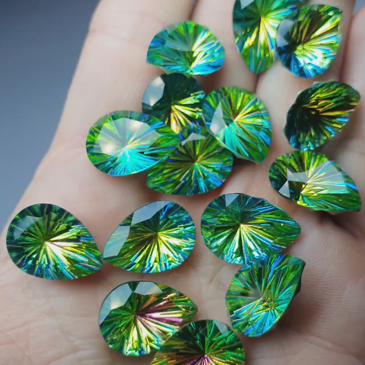 Glass crystal - Pear - 18 mm - AB Green starburst