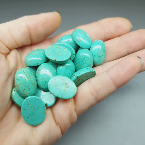 Turquoise magnesite cabochon - oval - 20 mm