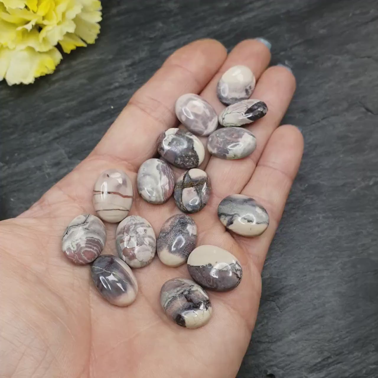 Porcelain jasper cabochon - oval - 18 mm