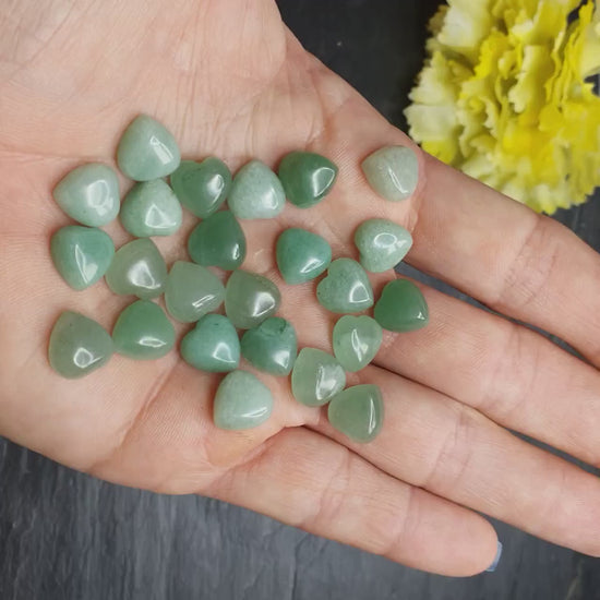 Jade cabochon - heart shaped - 10 mm