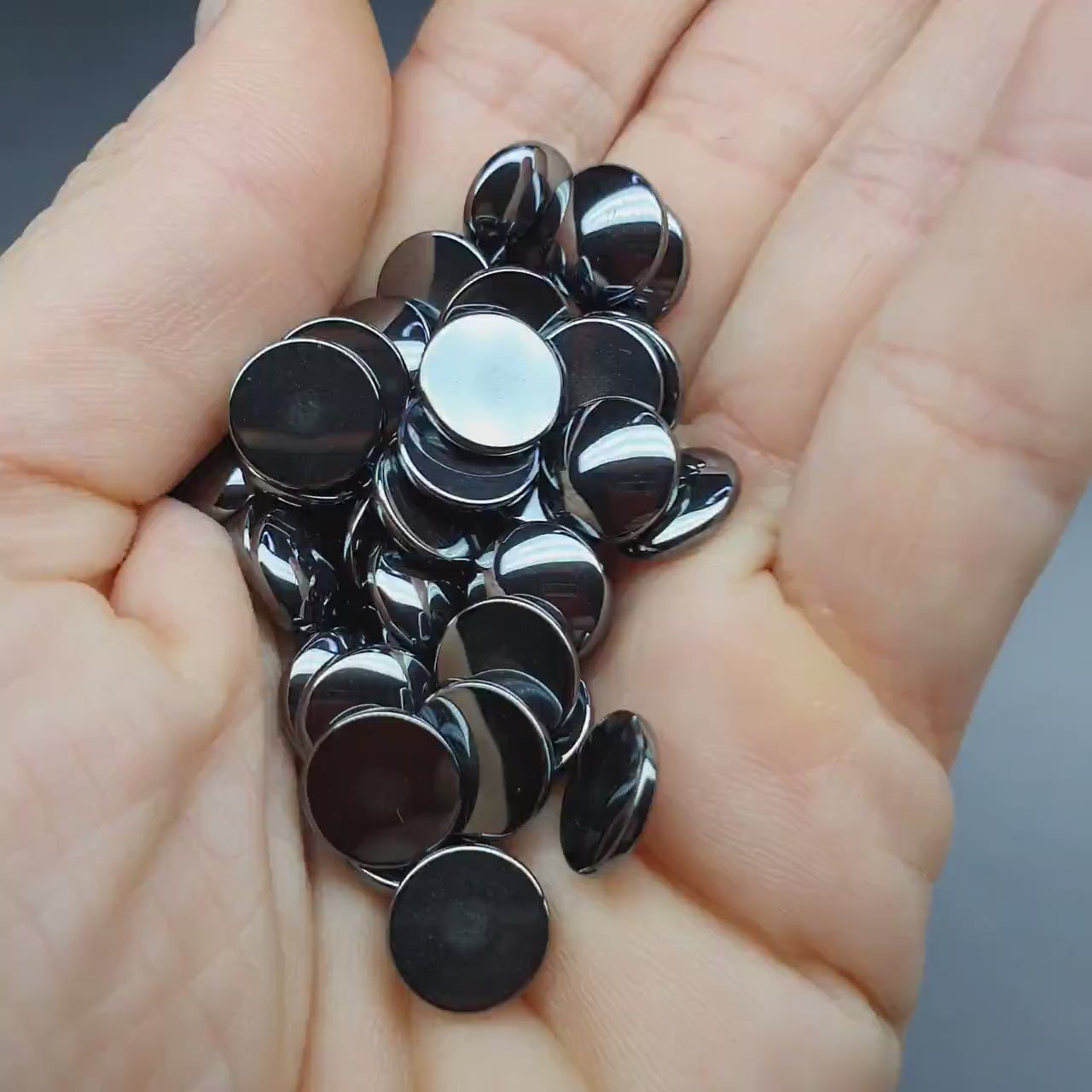 Silver hematite cabochon - round - 10 mm