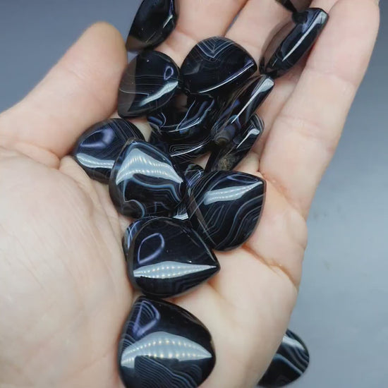 Black agate cabochon - pear - 22 mm