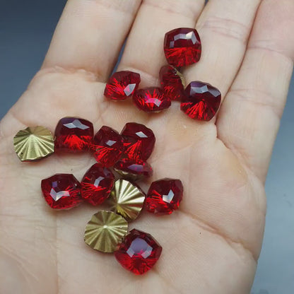 Glass crystal - square - 10 mm - solid red starburst