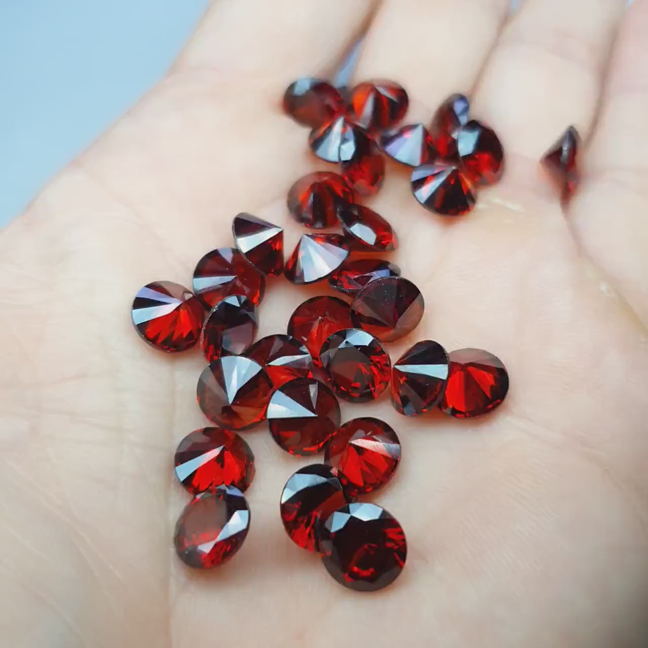 Cubic zirconia - Garnet - 8 mm - round faceted cut