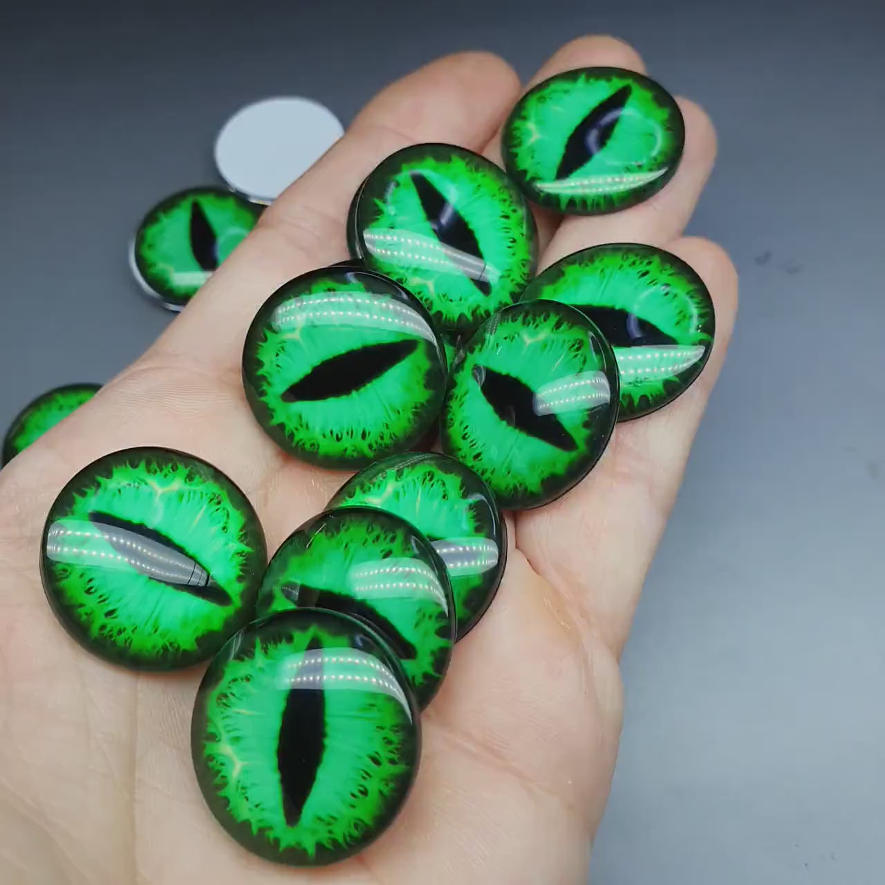 Dragon eye cabochon - 25 mm - emerald green