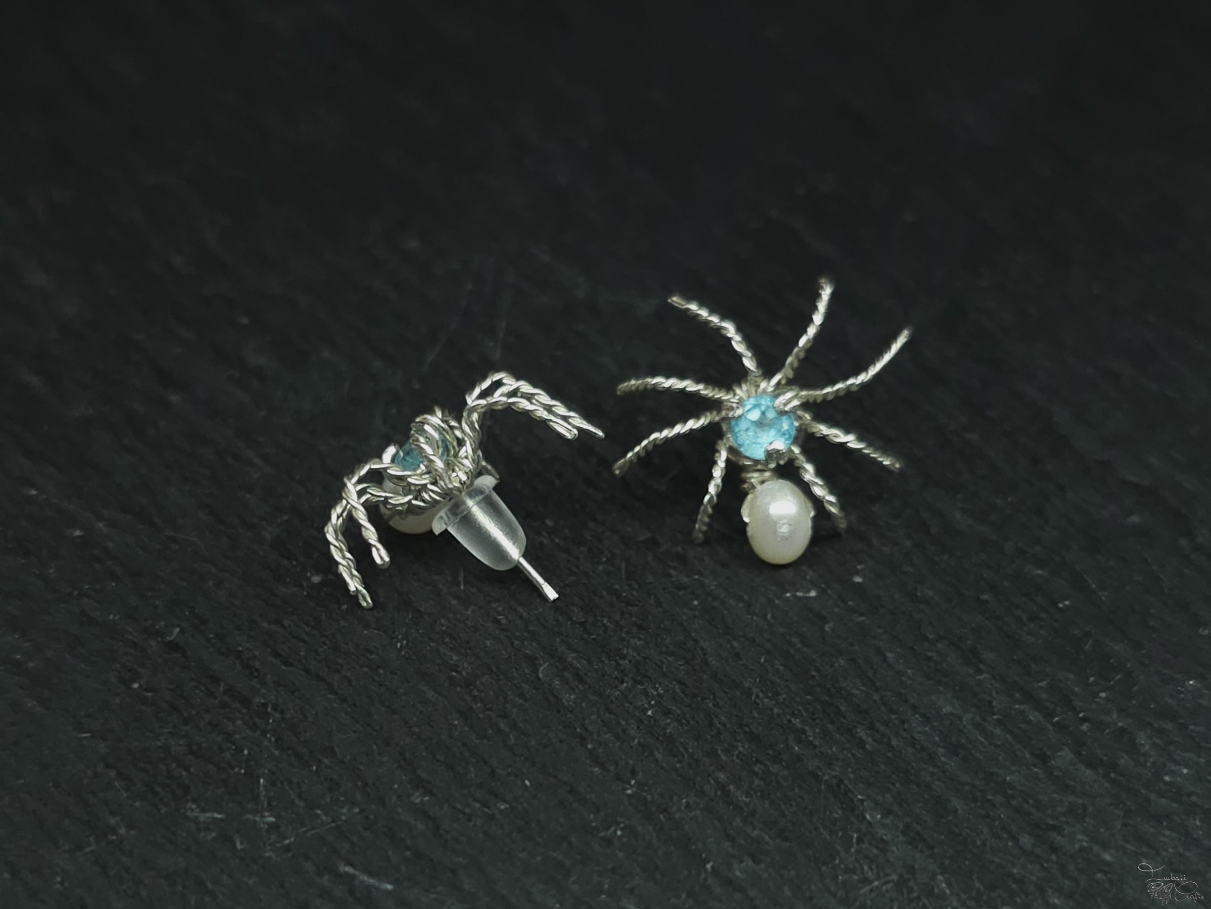 spider_stud_earrings_1